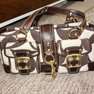 Coach Mandy 65 Anniversary Legacy Satchel Bag
Buckle Pockets Khaki Gold Leather